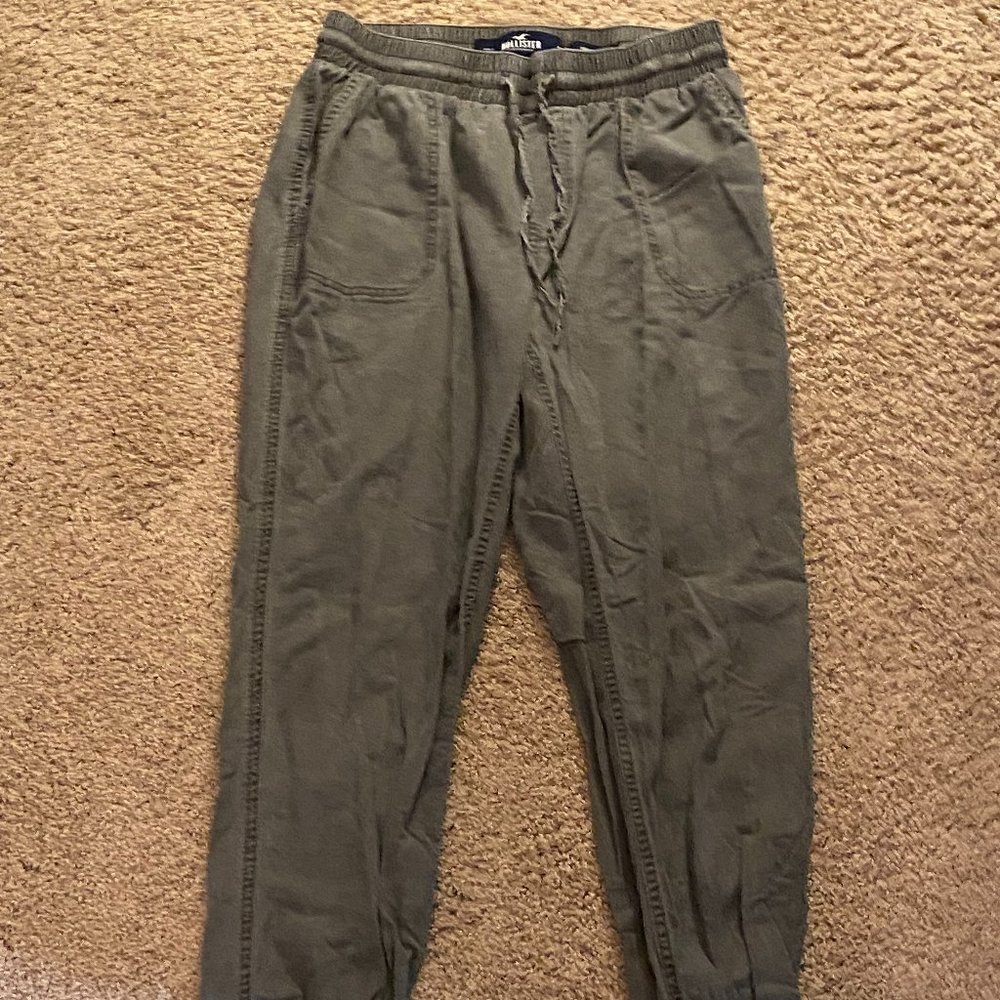 Hollister high rise green cargo pant